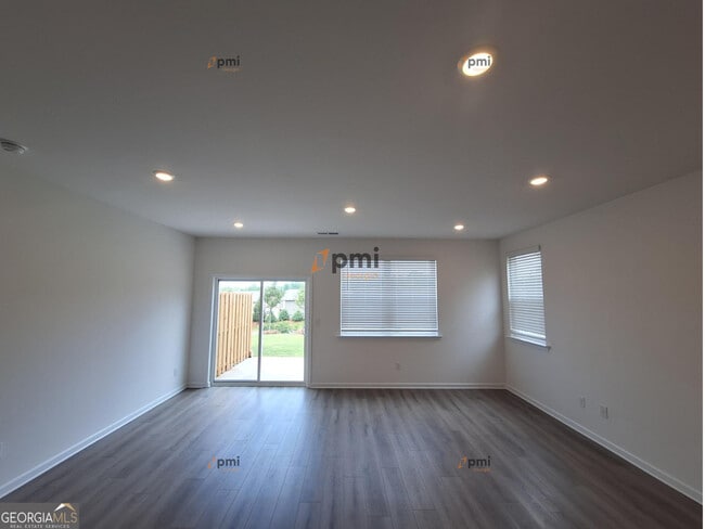 Building Photo - 285 Kenoot Dr