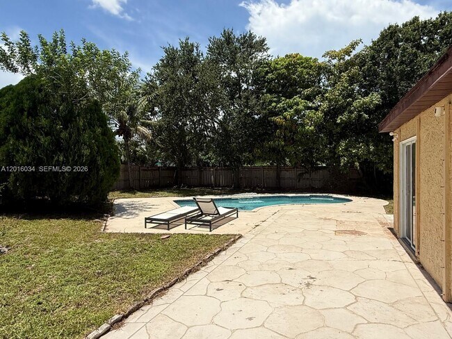 Building Photo - 11143 Model Cir E