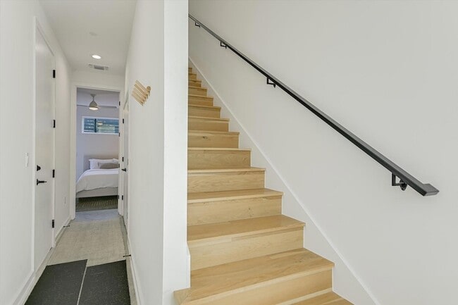 Building Photo - 410 W Alpine Rd