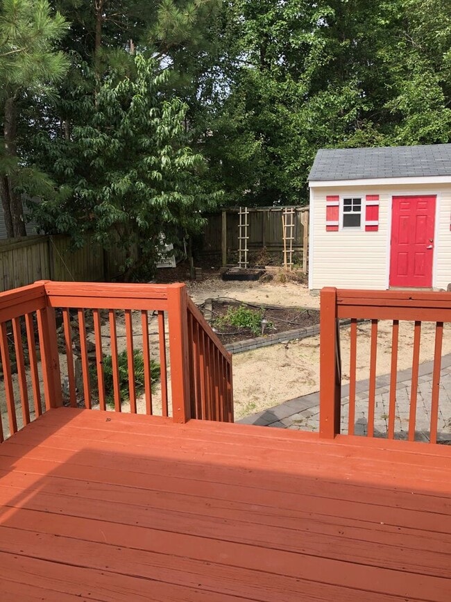 Building Photo - Stunning 4bdrm/2.5bth Home w/Loft Located in Chesterfield! Fenced in Backyard, 2 Car Garage, and ...