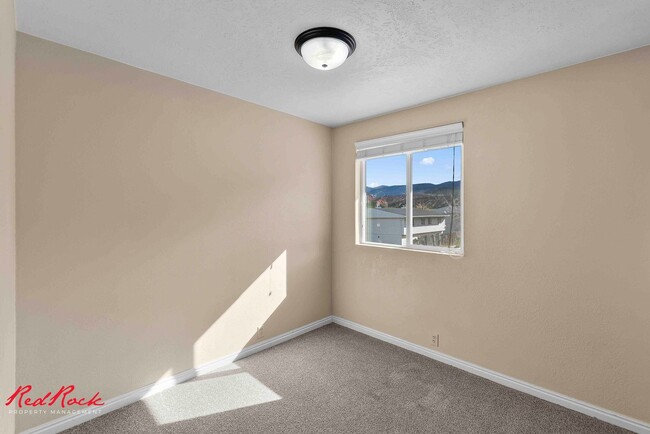 Building Photo - 1190 Pinecone Dr