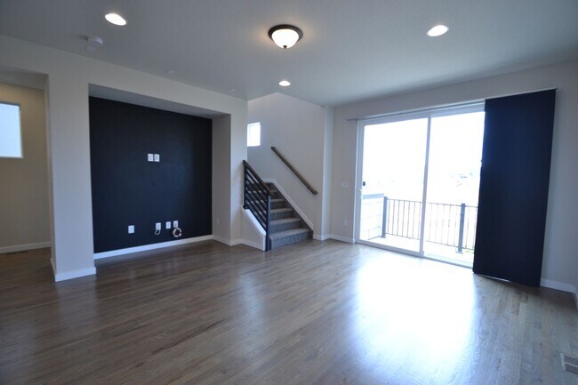 Building Photo - 2 Bedroom Home with VIEWS of the Mountains