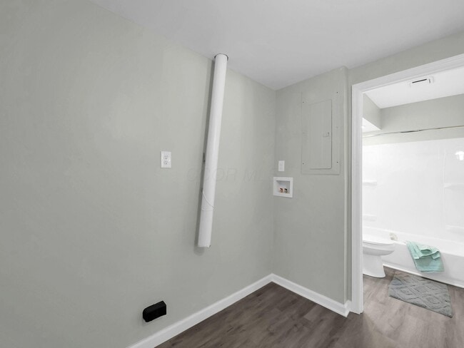 Building Photo - 452 Stella Ave