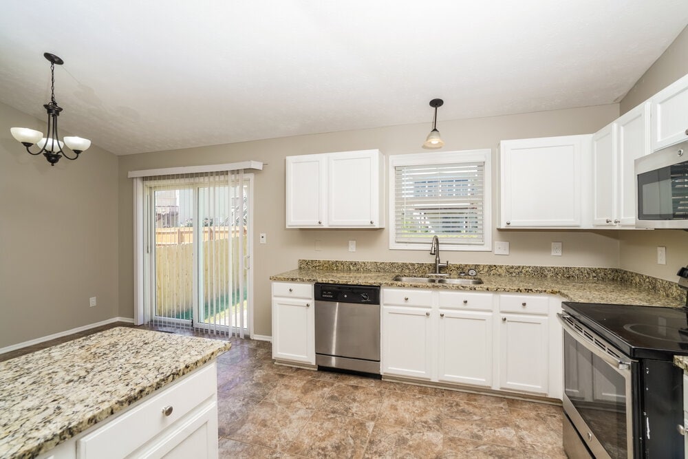 Building Photo - 5215 Oldshire Rd