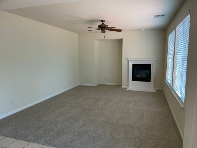 Building Photo - NICE TWO STORY HOME IN WEST ROSEVILLE