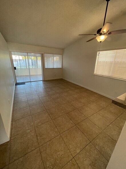 Large living/dining area and attached enclosed patio - 1931 Union St