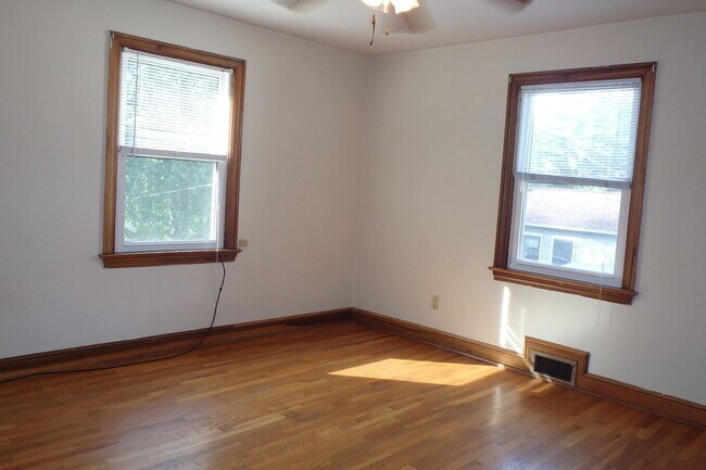 Building Photo - Park Avenue 153/157