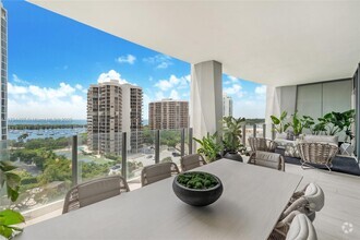 Building Photo - 2831 S Bayshore Dr