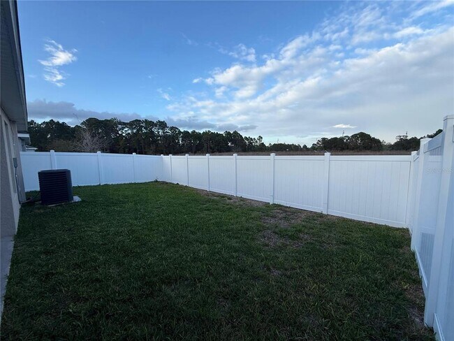 Building Photo - 319 Lily Ln