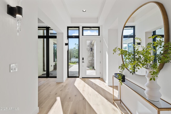 Building Photo - 1538 W Wagon Wheel Dr