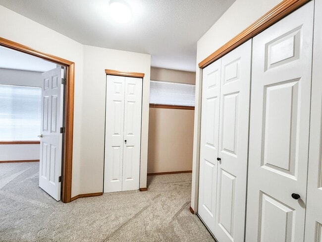 Building Photo - 3-Bedroom Gleneagle Townhome Available Now!