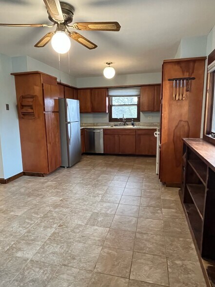 Kitchen - 5727 E Freedom Ln