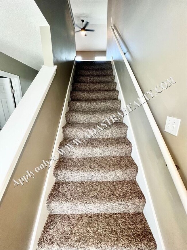 Building Photo - Spacious Shawnee Townhome 3 Bed/3 Bath-Available in FEBRUARY!!