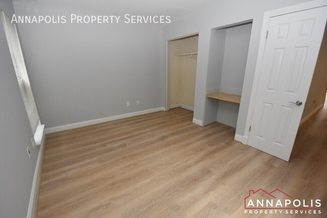 Building Photo - 906 Windwhisper Ln