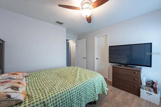 Building Photo - 9415 Pebble Glen Ave