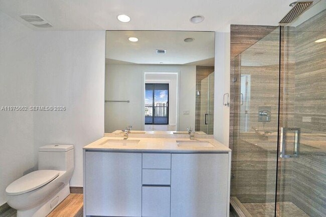 Building Photo - 1010 Brickell Ave