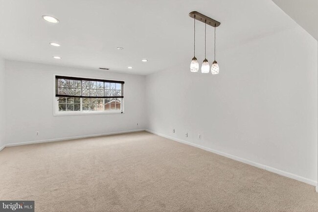 Building Photo - 1407 N Van Dorn St