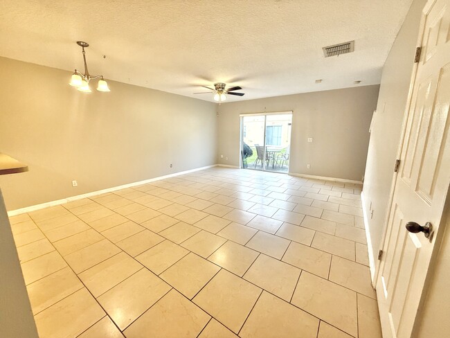 Building Photo - 609 Cresting Oak Cir