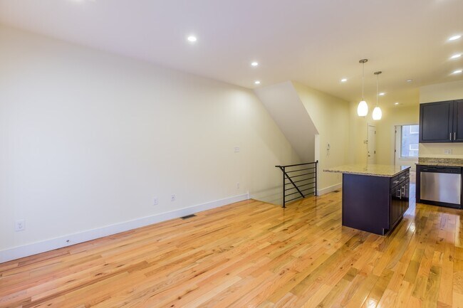 Building Photo - 1541 Ogden St