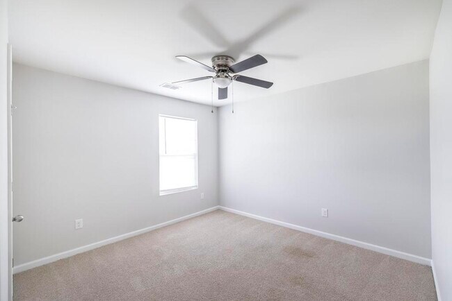Building Photo - 200 Harrow Dr