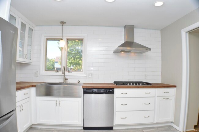 Building Photo - 805 Candlewood Way