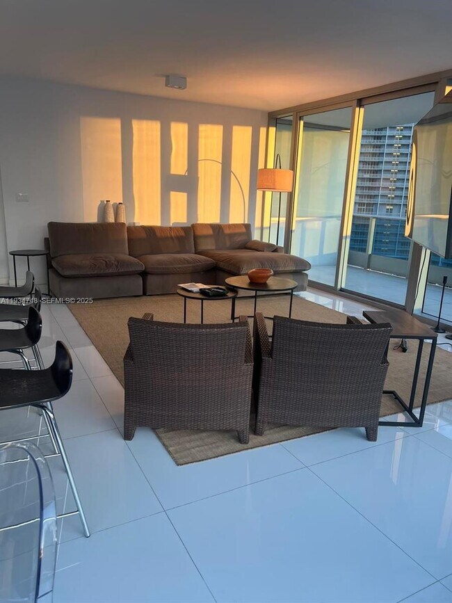 Building Photo - 200 Biscayne Blvd Way