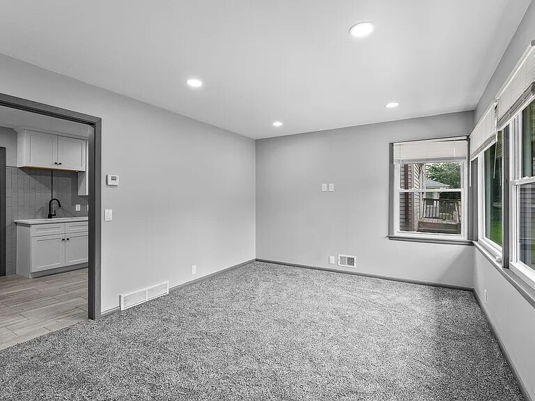 Building Photo - 5146 Vincent Ave N