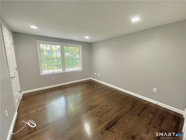 Building Photo - 35 Seaside Ave