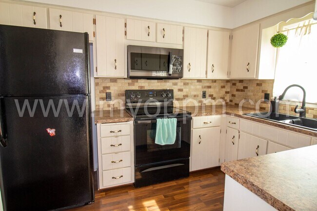 Building Photo - 6711 S 75th Ave