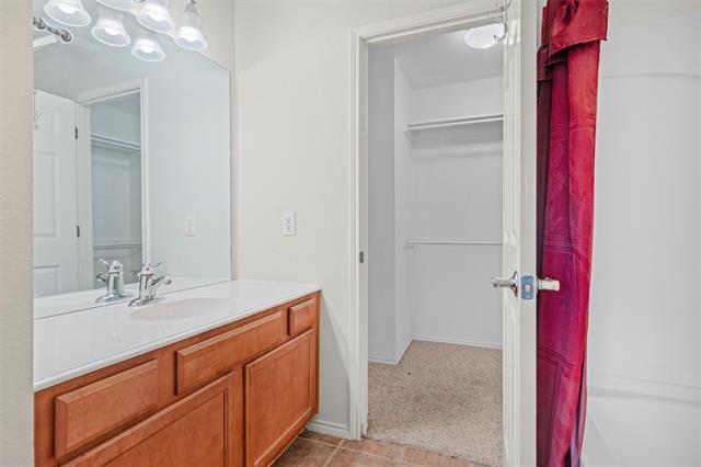 Building Photo - 2725 Hyde Park Dr