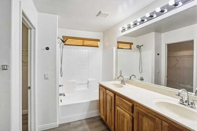 Building Photo - Beautiful 3 Bed Home With 3 Full Baths And Bed and Full Bath On 1st Floor