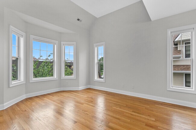 Building Photo - 14 1st St