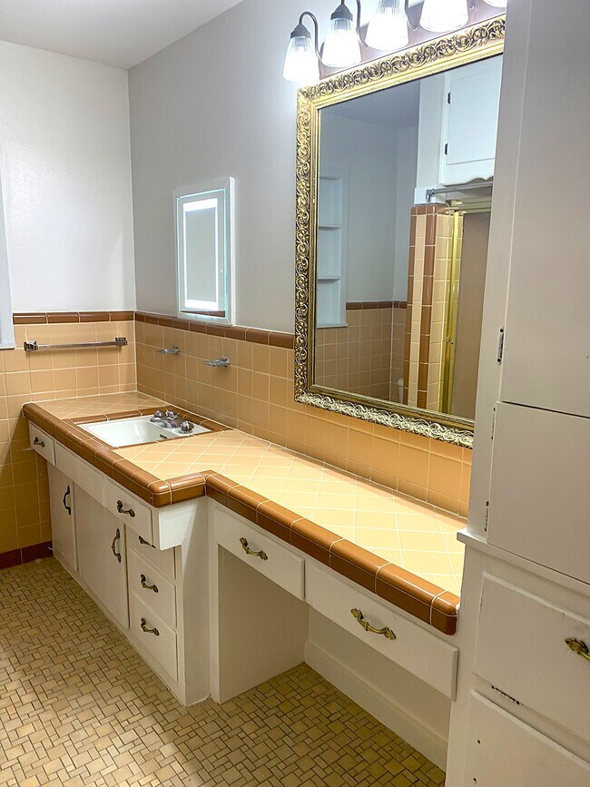 Building Photo - 2408 N 15th St