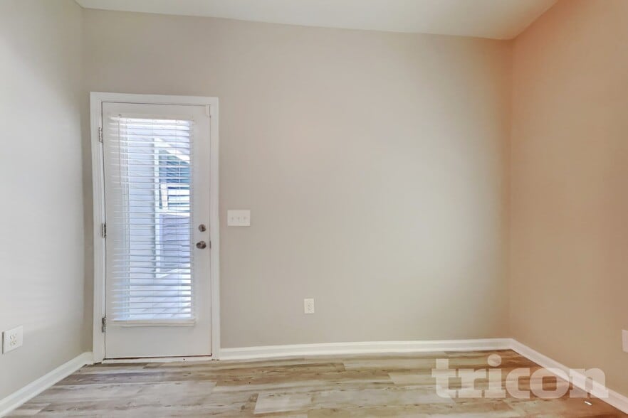 Building Photo - 156 Lakemont Dr