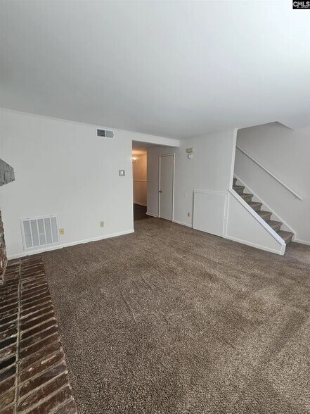 Building Photo - 601 Picadilly Sq