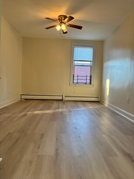 Building Photo - 481 Avenue E