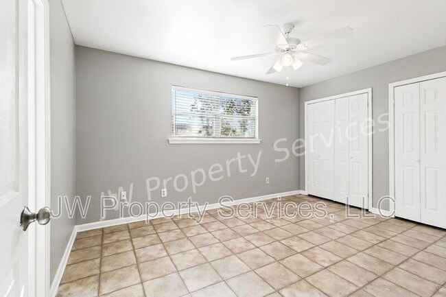 Building Photo - 2203-2203 Octavia Dr