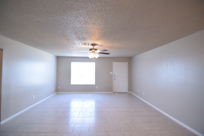 Building Photo - 4105 Sand Dollar Dr