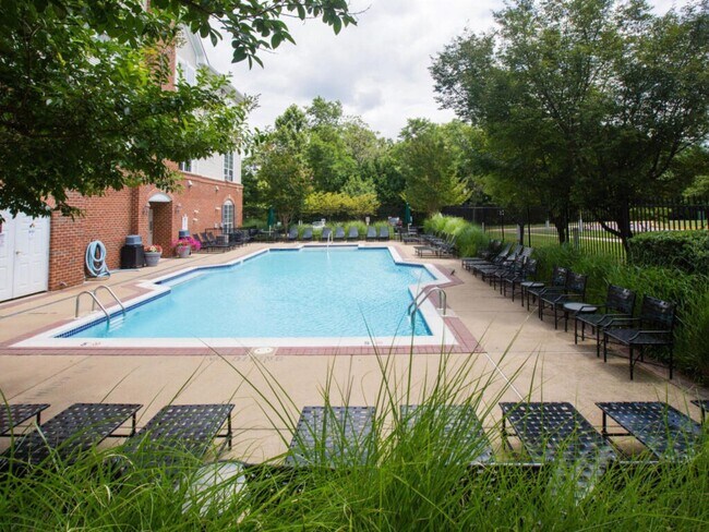 Building Photo - 4860 Eisenhower Ave