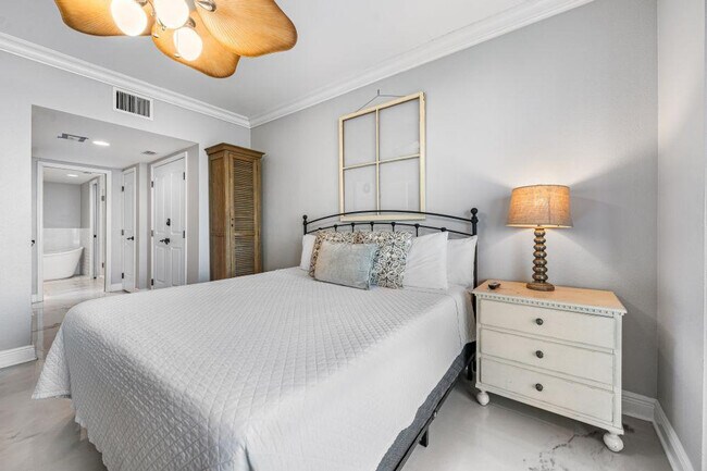 Building Photo - 5 Portofino Dr