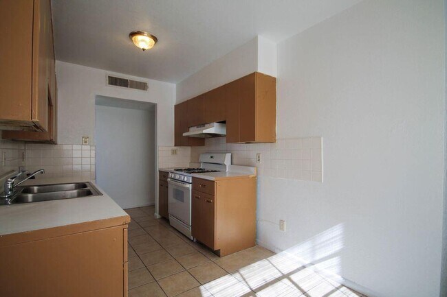 Building Photo - 209 San Saba Rd