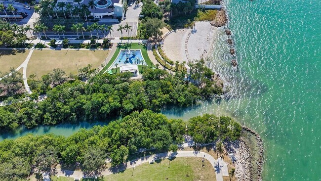 Building Photo - 800 N Tamiami Trl