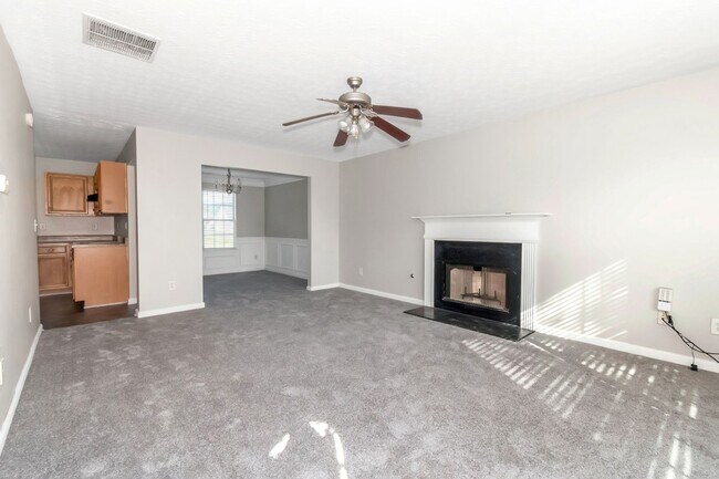 Building Photo - Impressive 4 bed, 2.5 bath Home.