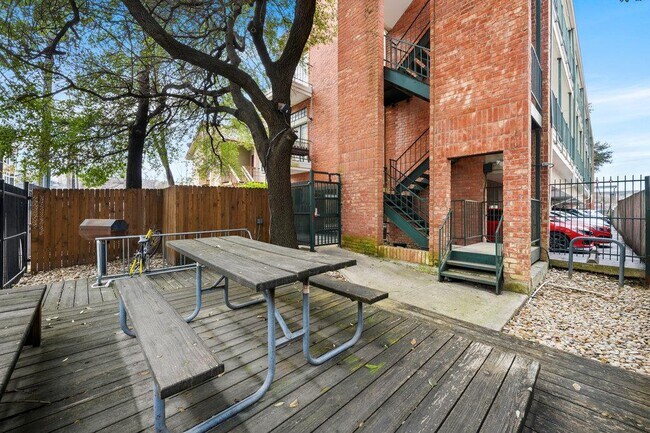 Building Photo - 2811 Rio Grande St
