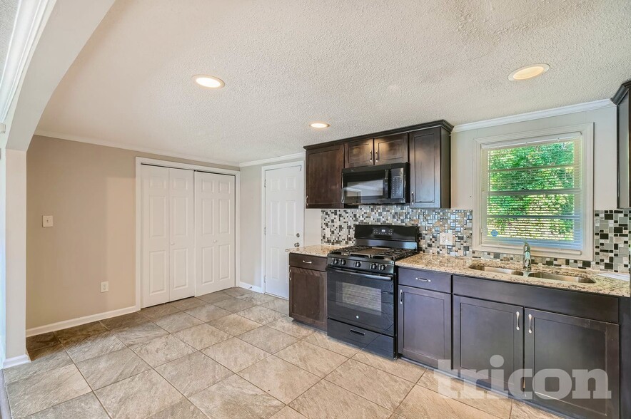 Building Photo - 6905 Camp Valley Rd