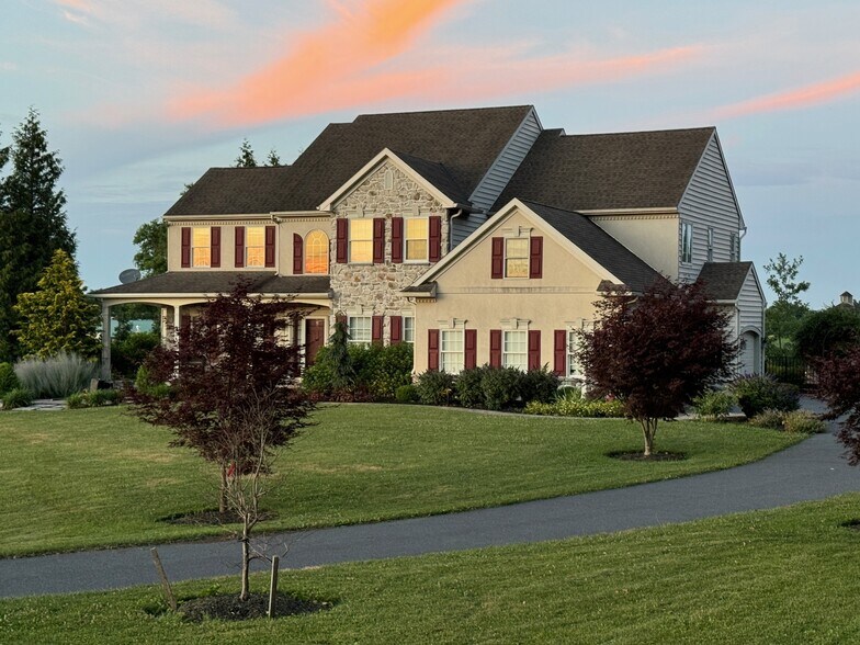 Building Photo - 84 Valley Ln