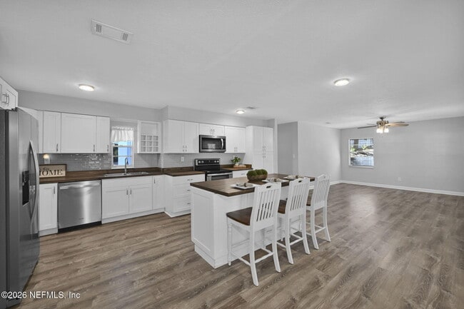 Building Photo - 133 Cll Menendez