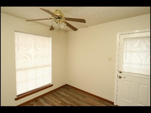 Building Photo - 208 S Linden St