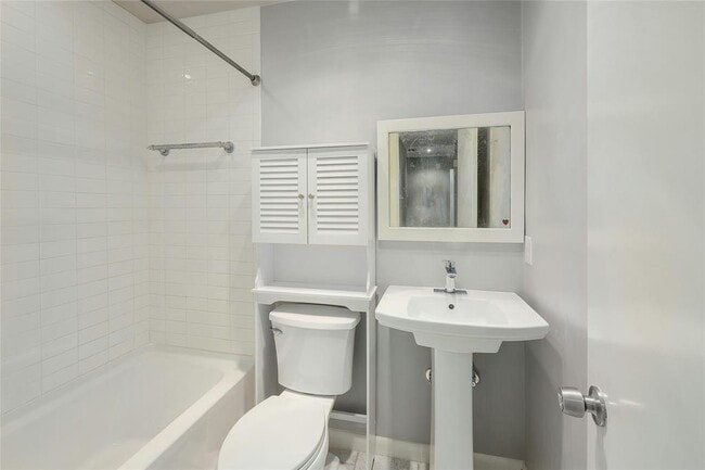 Building Photo - 2002 Millay Dr