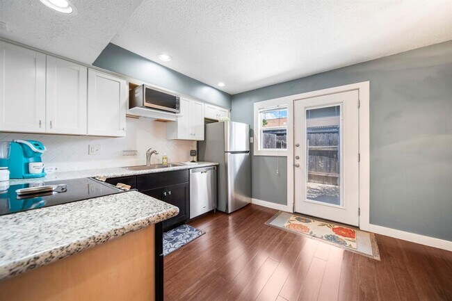 Building Photo - 7409 Shadow Hill Dr
